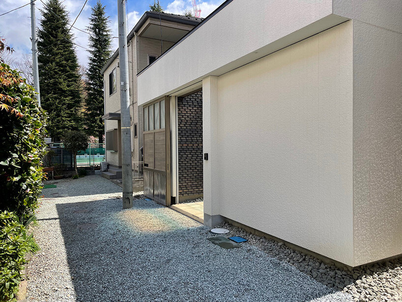 sato+ lodges semi-open house with transparent roof into