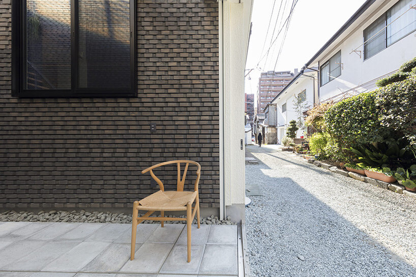 sato+ lodges semi-open house with transparent roof into narrow alley in sendai, japan