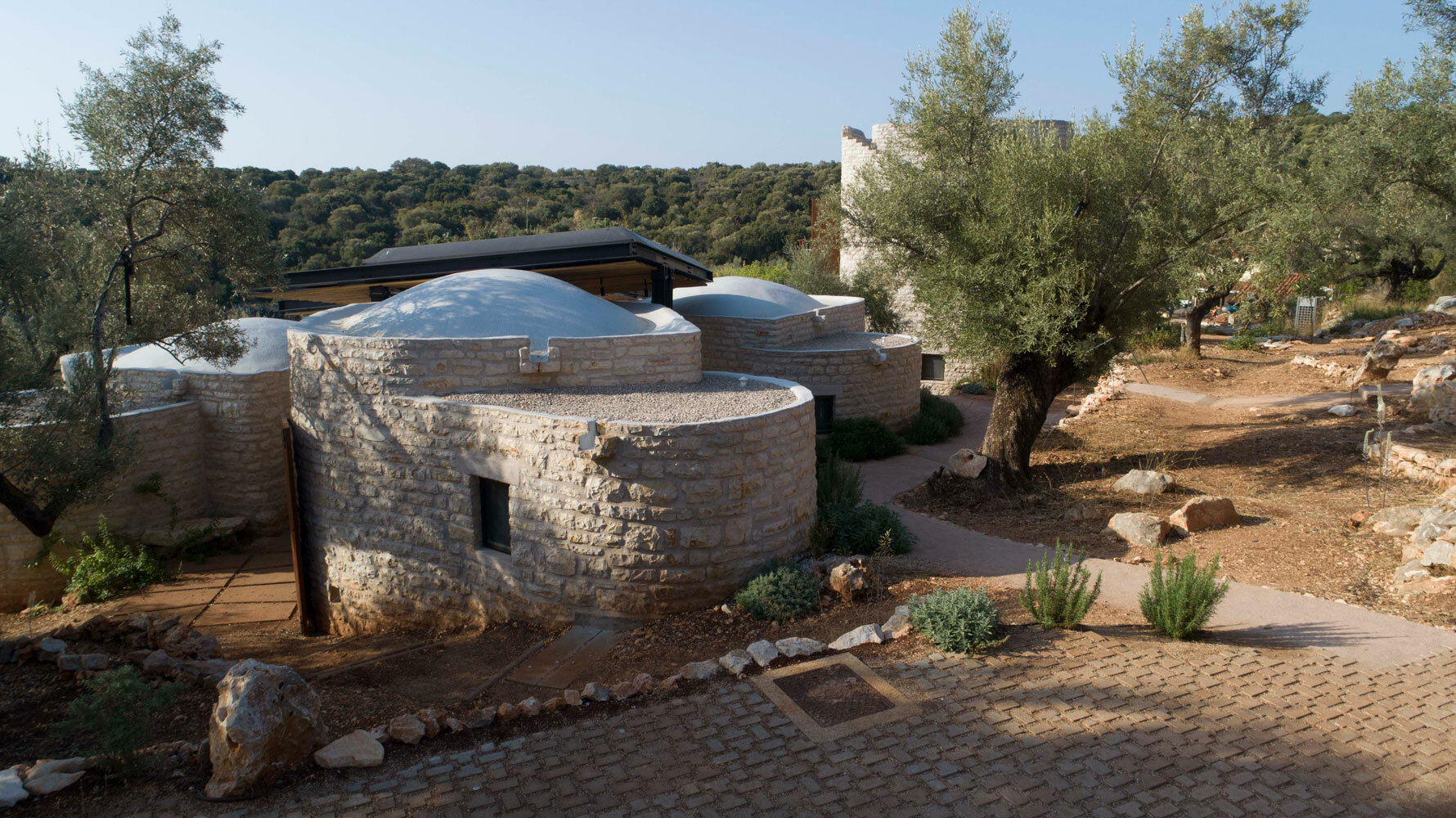 scattered-stone-curved-volumes-greek-countryside-hiboux-architecture-designboom-18003