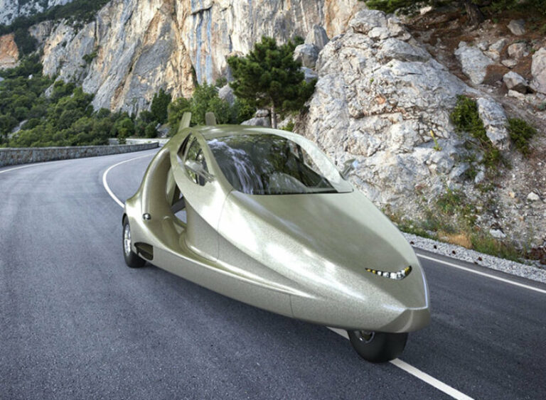 flying car ‘switchblade’ transforms from roadlegal vehicle to aircraft