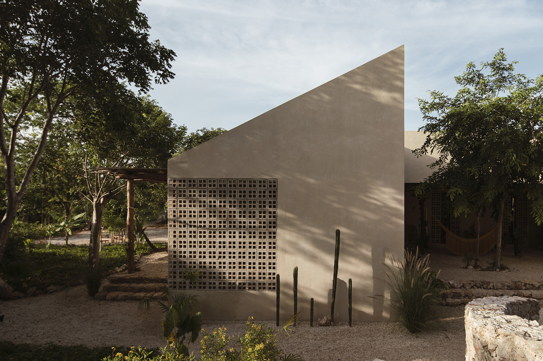 galopina house by TACO celebrates the wild nature of yucatán