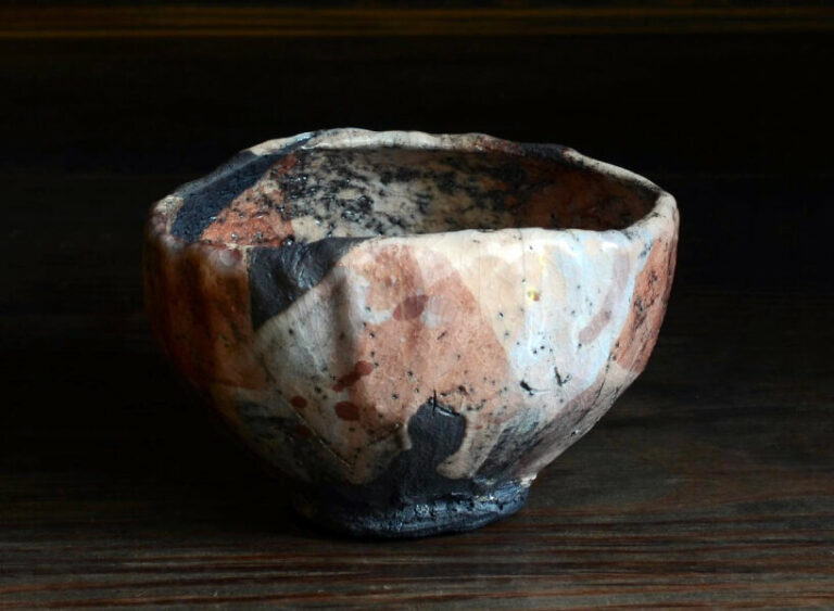 raku kichizaemon XV jikinyū modernizes traditional raku tea bowls on