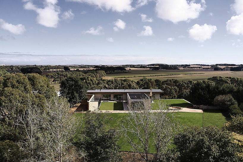 glazed walkways tie minimalistic farmhouse into rural victoria