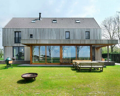 reclaimed wood assembles HOYT architecten's barn house in waterland