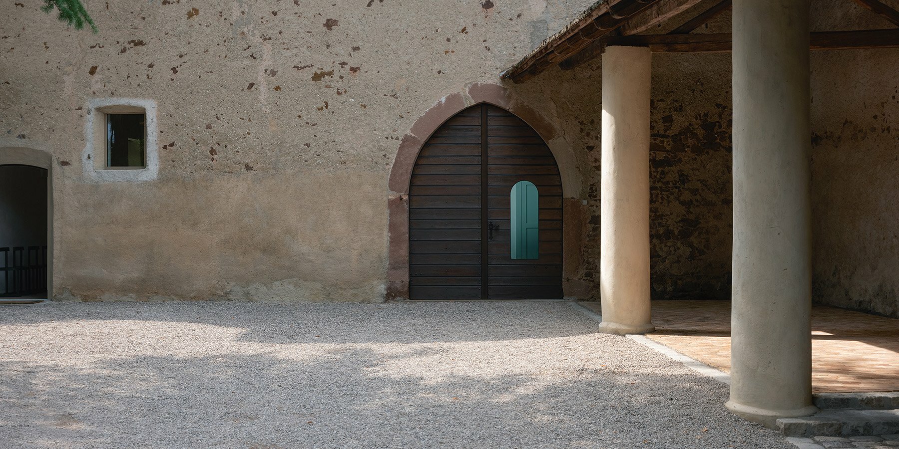 castello-ganda-art-library-designboom-1800-3