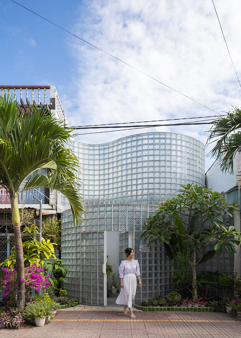 glass-brick 'coco house' in vietnam evokes otherworldly nostalgia