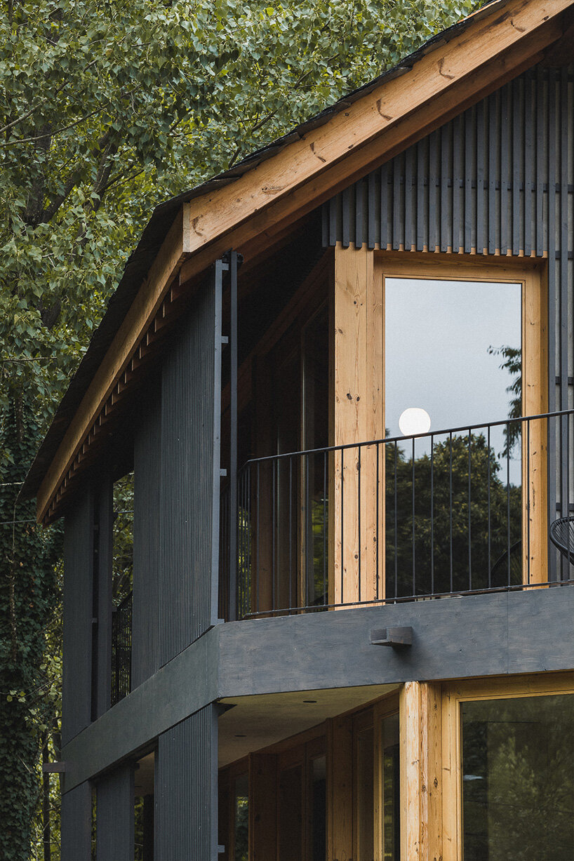 'house in arouca' is a rustic reinterpretation of the traditional granary 