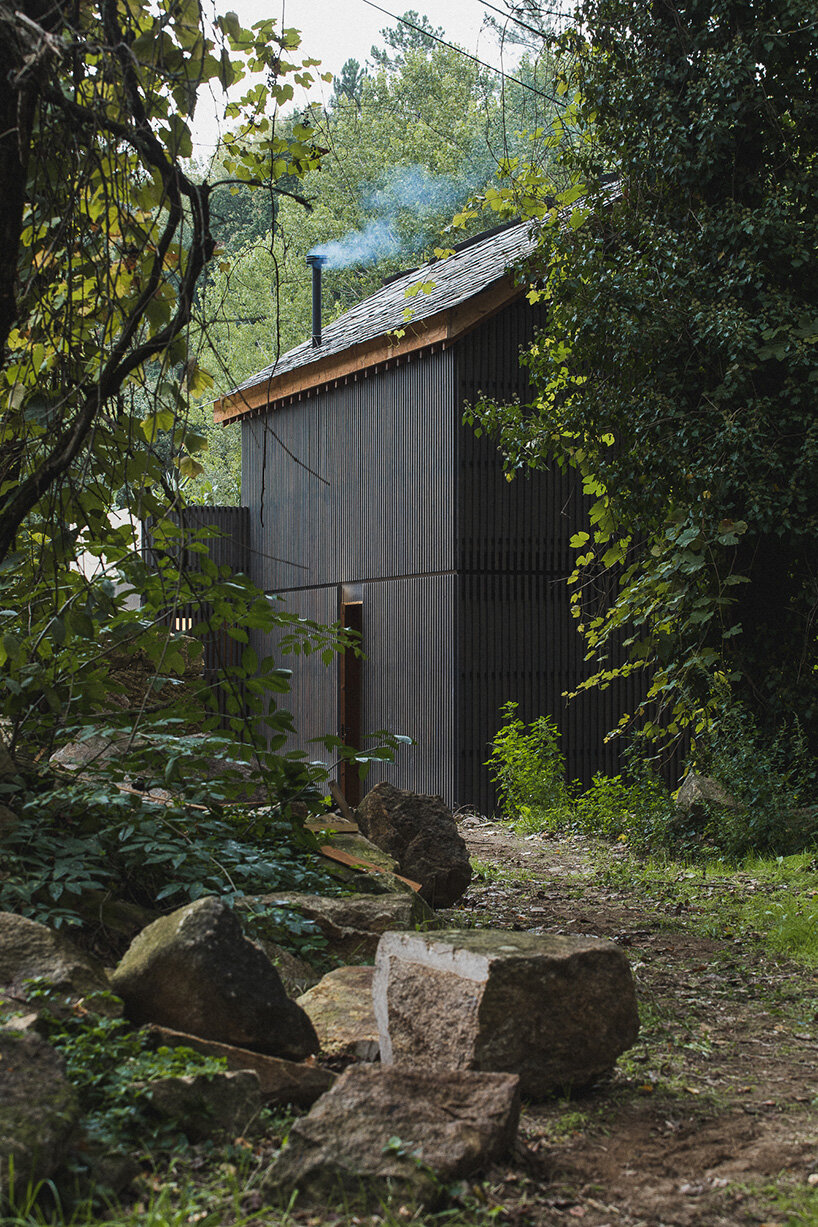'house in arouca' is a rustic reinterpretation of the traditional granary 