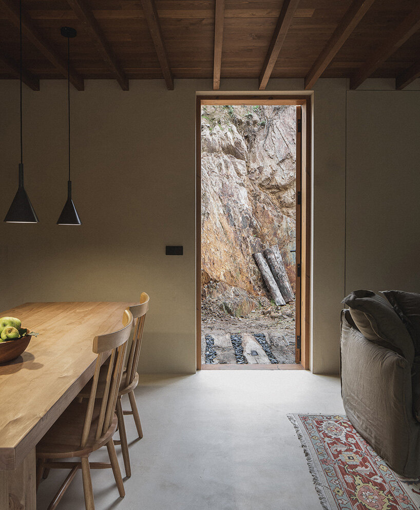 'house in arouca' is a rustic reinterpretation of the traditional granary 