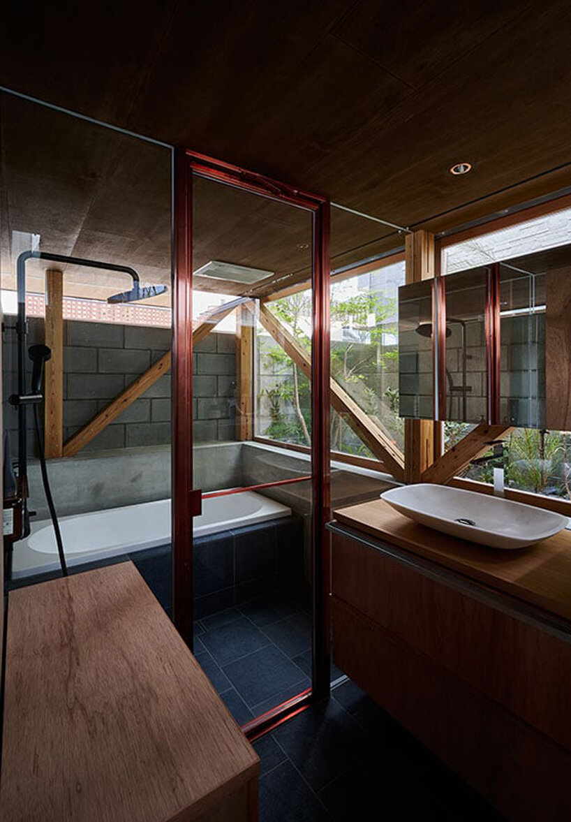 rustic japanese ‘openness house’ by OHArchitecture shifts perimeters to create an open yet intimate enclosure
