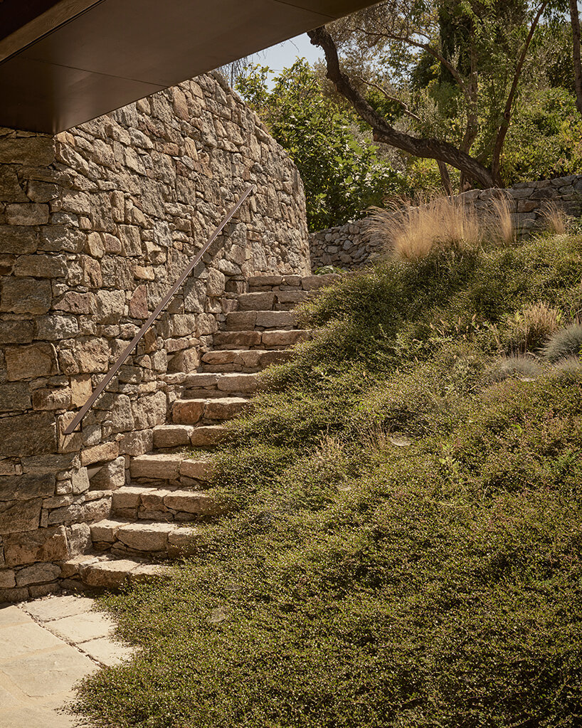 k-studio integrates 'liknon' museum into greece's terraced vineyards