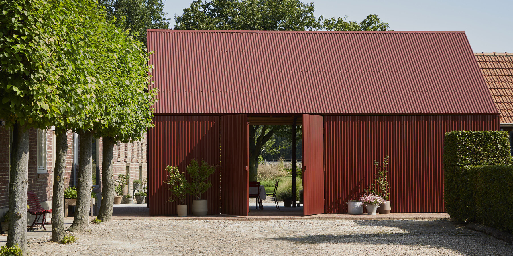 outdoor-living-space-nederweert-designboom-full-1
