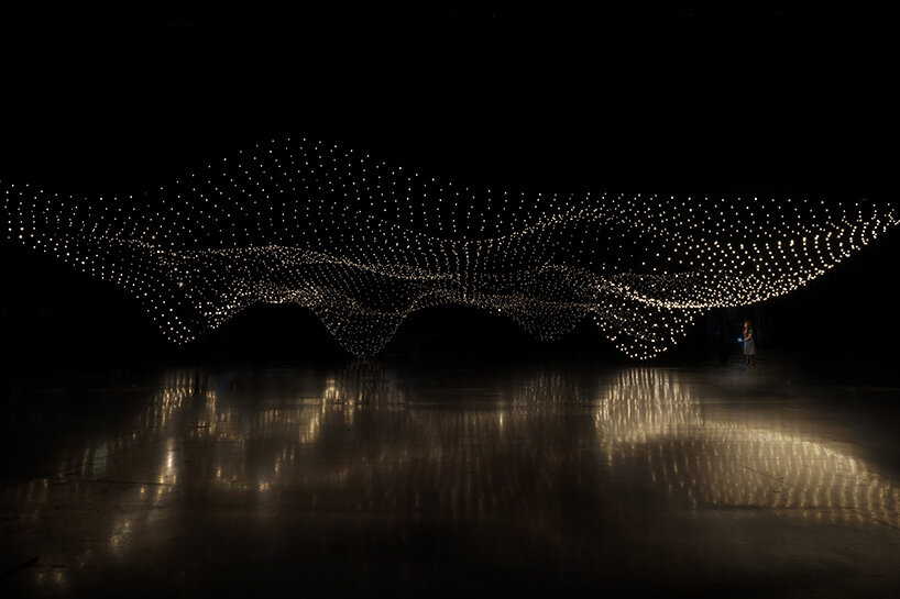 rafael lozano-hemmer's glimmering 'pulse topology' arrives in miami with BMW i