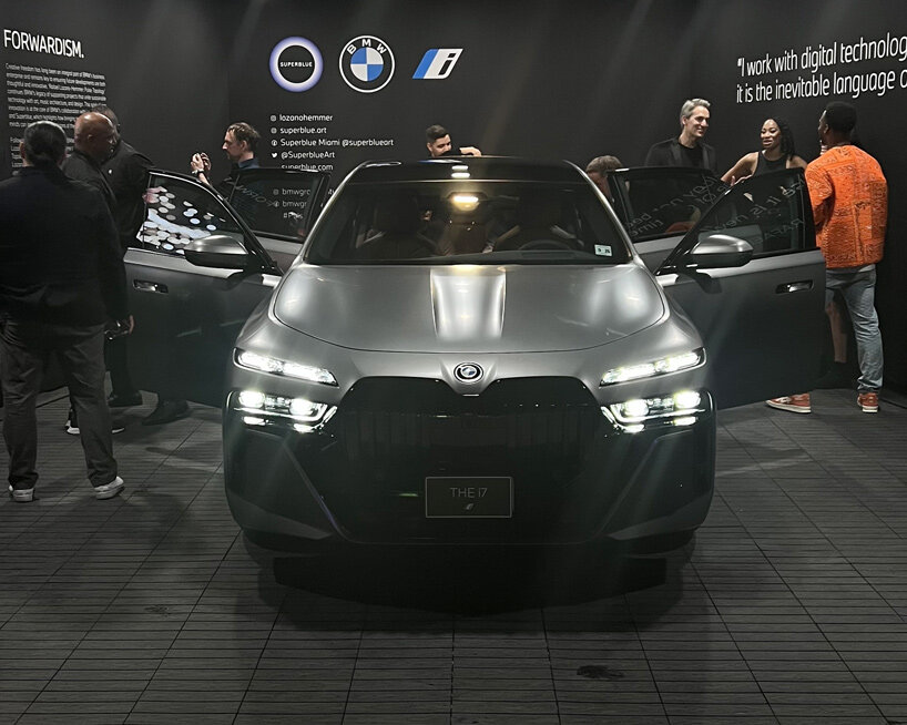 rafael lozano-hemmer's glimmering 'pulse topology' arrives in miami with BMW i