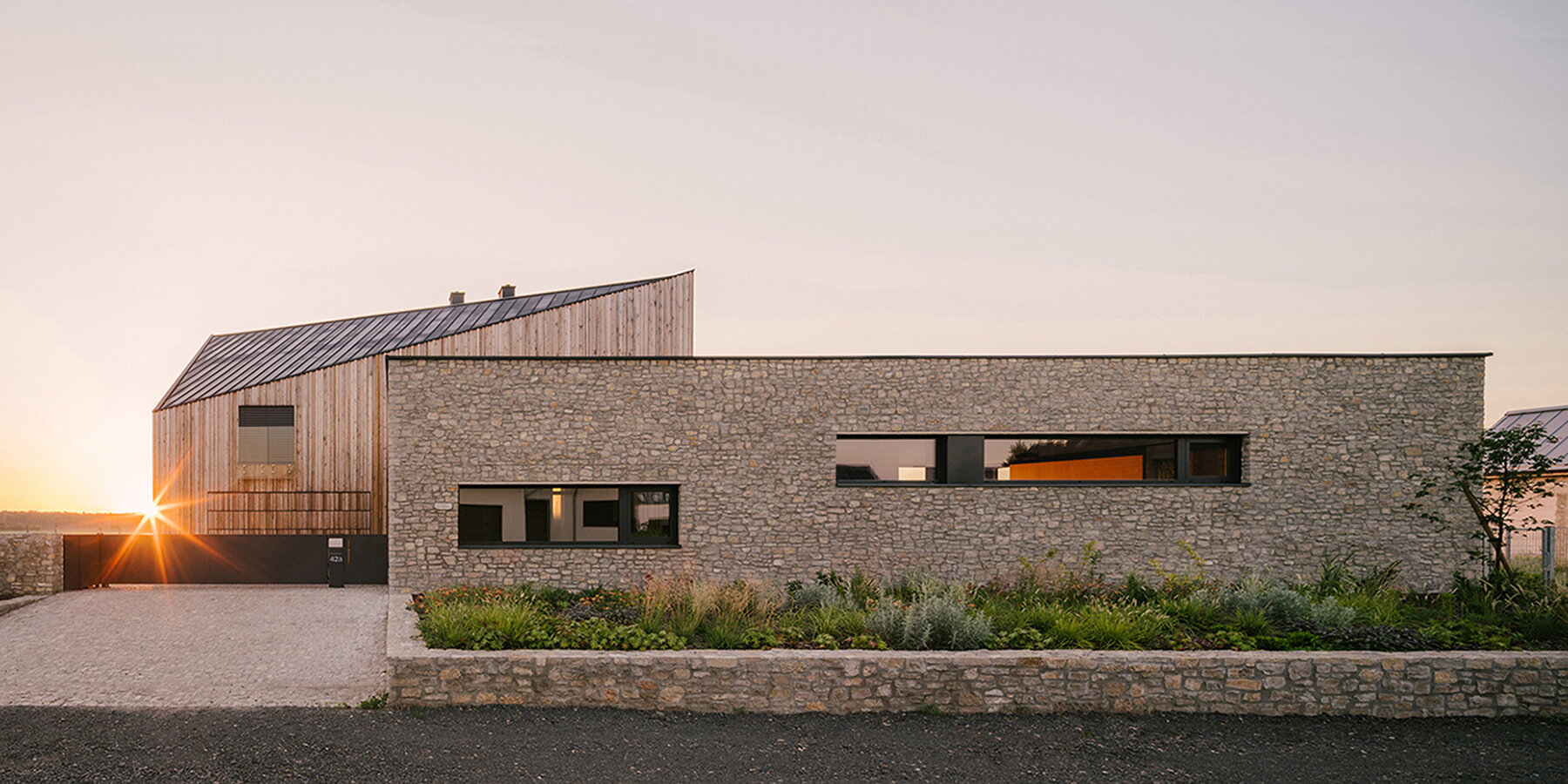 starun-wanik-architects-modular-residence-house-meadow-natural-wood-stone-facades-designboom-05