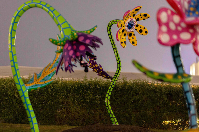 yayoi kusama’s whimsical artworks land in qatar for outdoor show