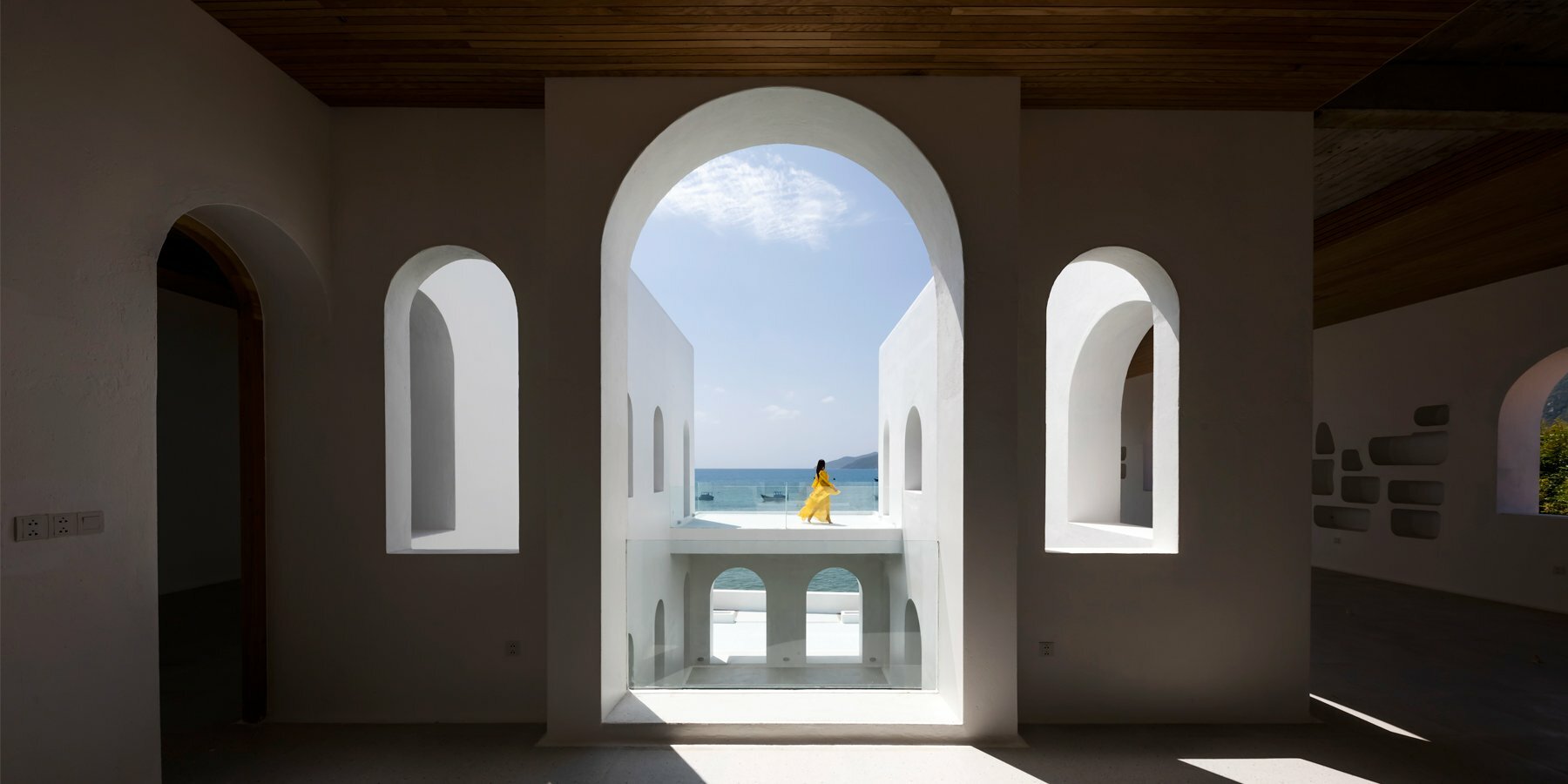 a-small-santorini-in-vinh-phong-bay-vietnam-2-62990c067e911