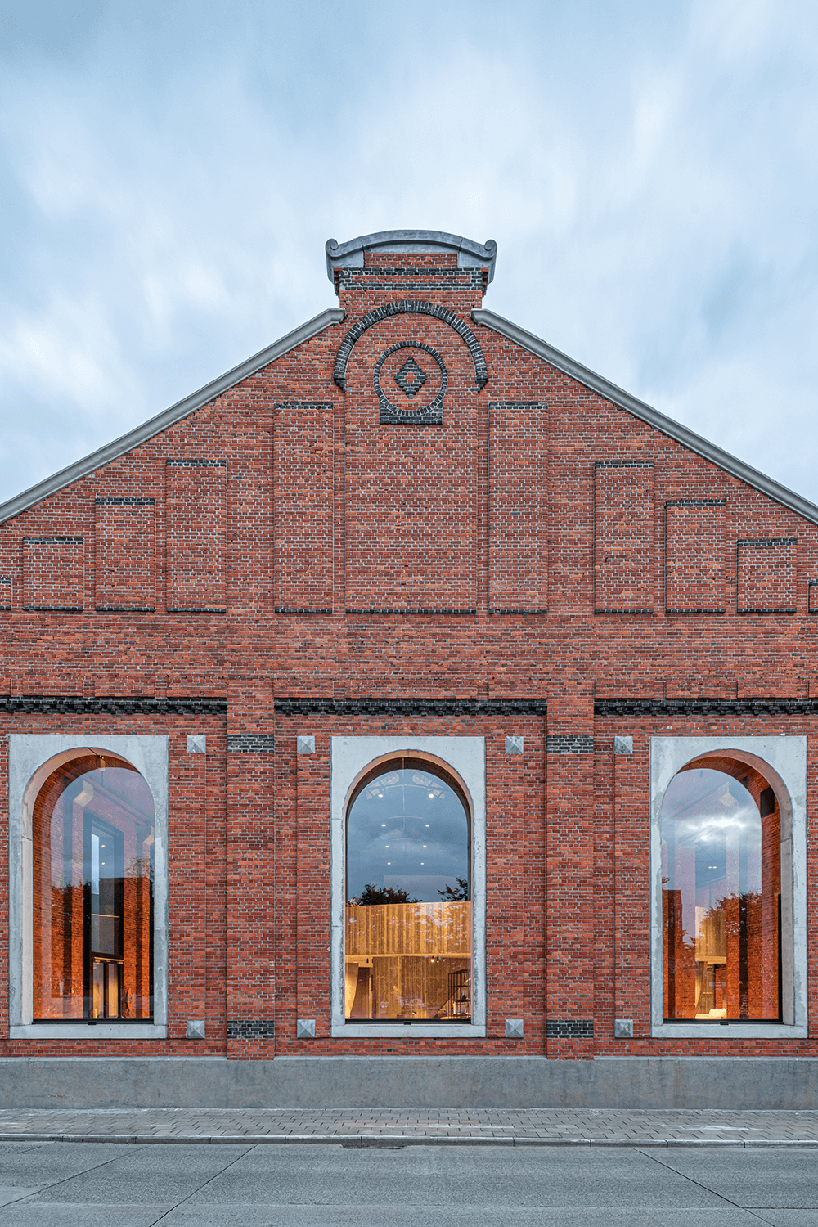 Tissage du 18ème siècle restauré à son ancienne gloire en tant que showroom de design en Belgique