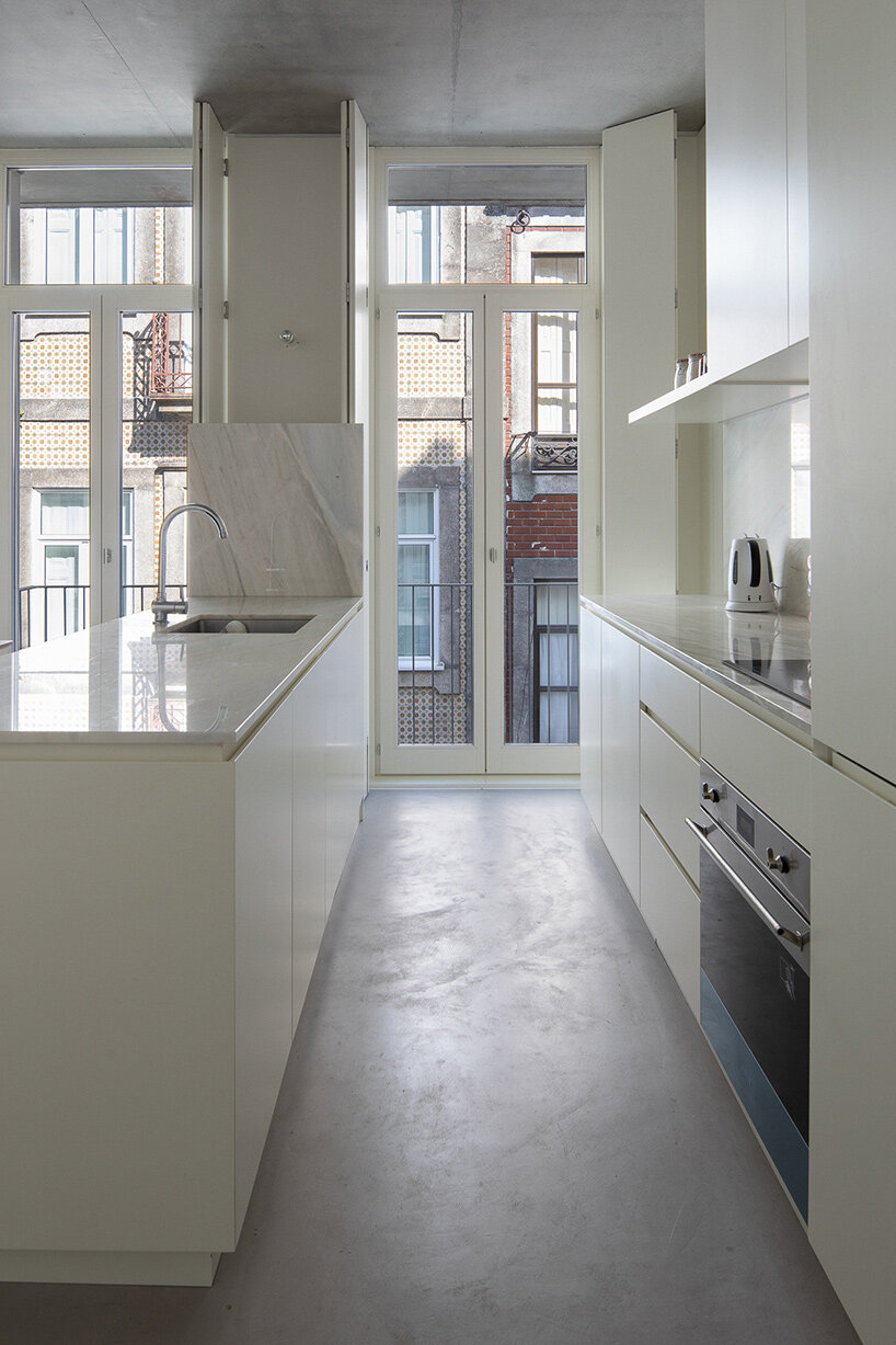 atelier ATA + vítor fernandes fit a minimalistic dwelling along historic block in porto