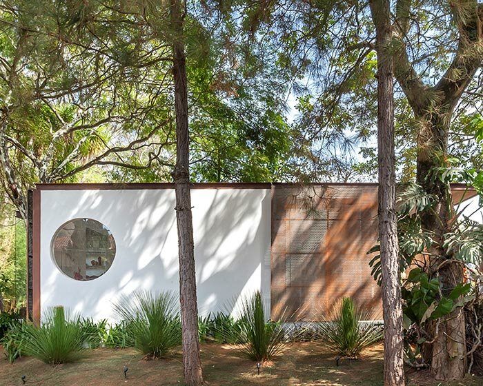 perforated louvers in corten steel envelop getaway cabin in belo horizonte, brazil
