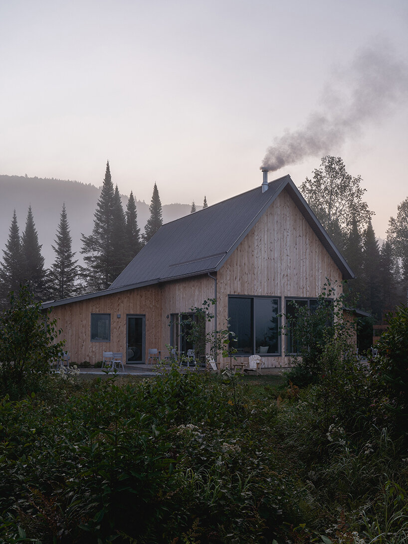 connected by a winding path, these A-frame micro cabins enliven the canadian woodland