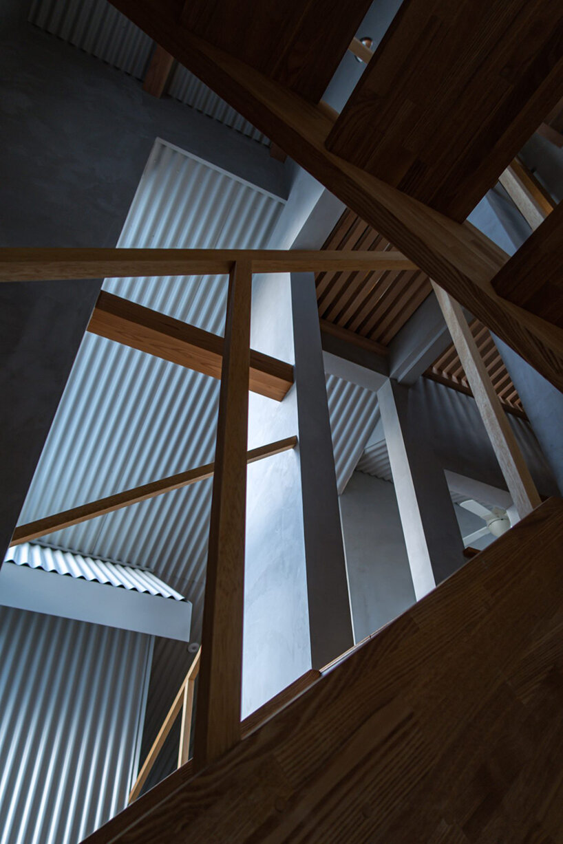 'house in koshien' by fujiwaramuro architects echoes japan's connecting roads + alleys