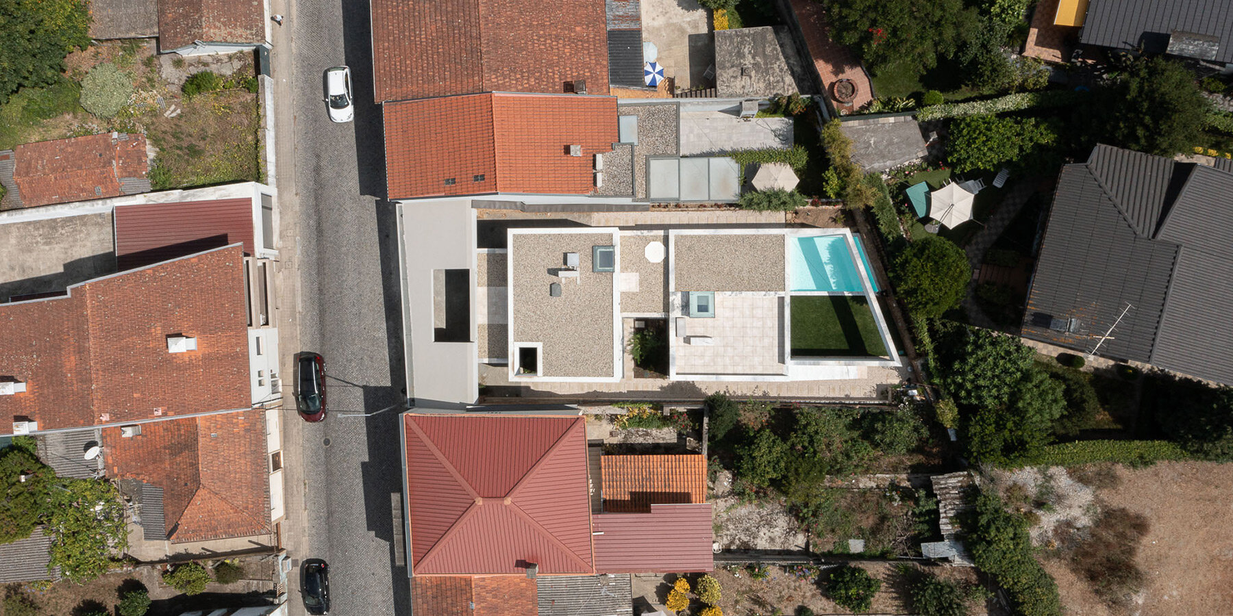 pema-studio-casa-forte-residence-santo-tirso-portugal-designboom11