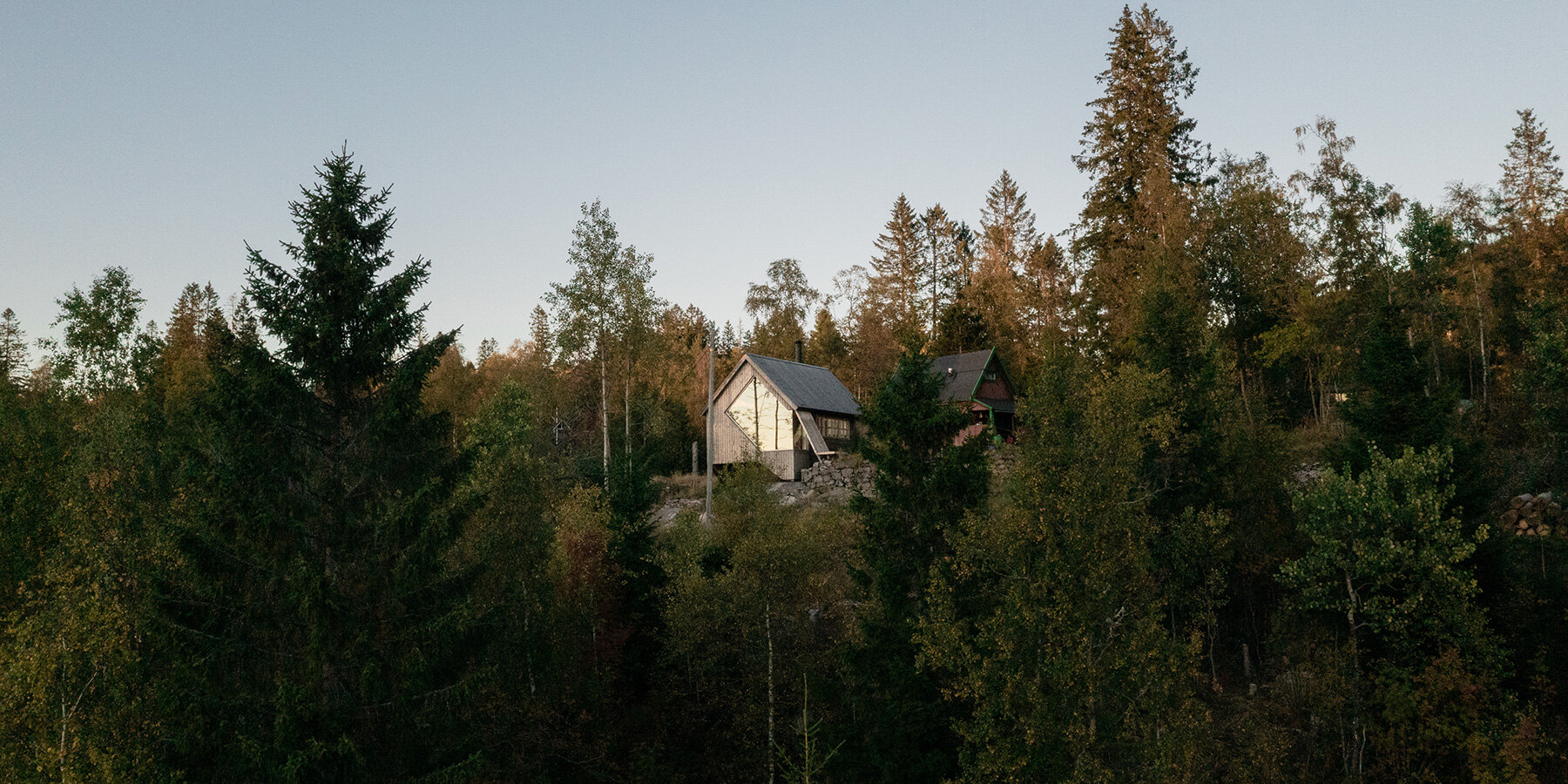 rever-drage-cabin-nordmarka-norway-designboom11