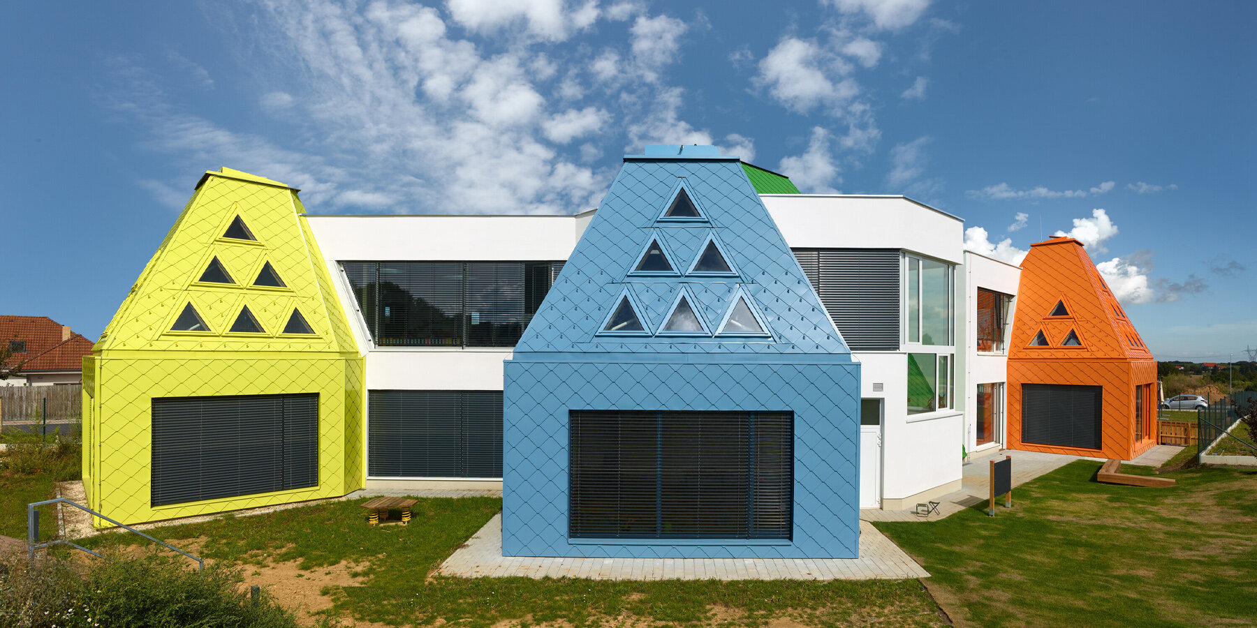 architektura-vetrnik-kindergarten-designboom-full