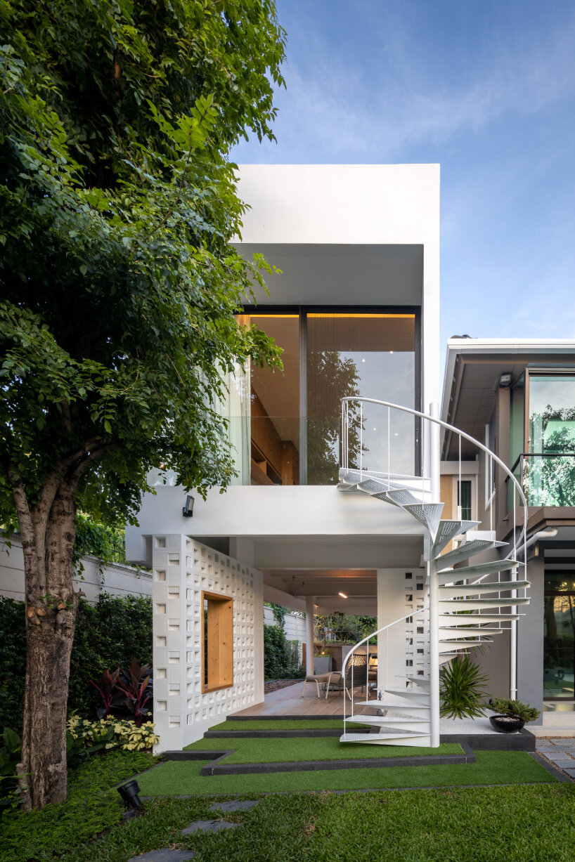 fattstudio extension pattanakarn thailand