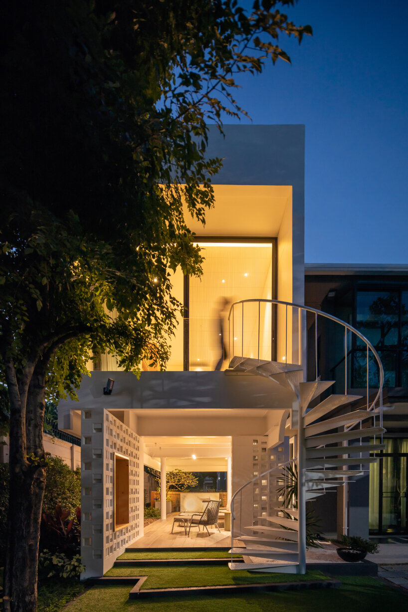 fattstudio extension pattanakarn thailand