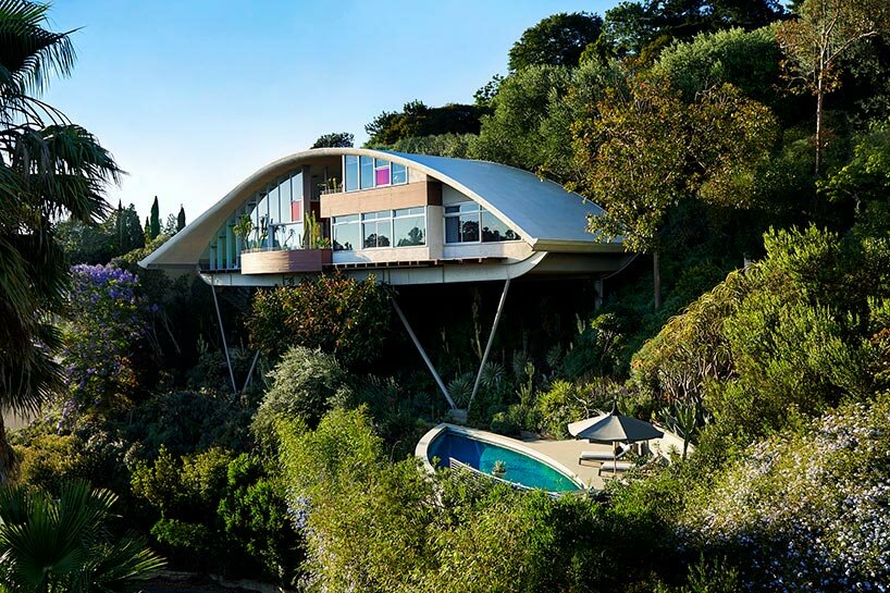 Suspendu sur pilotis au sommet d'une colline de Los Angeles, le joyau moderniste de John Lautner est coté 16 millions de dollars