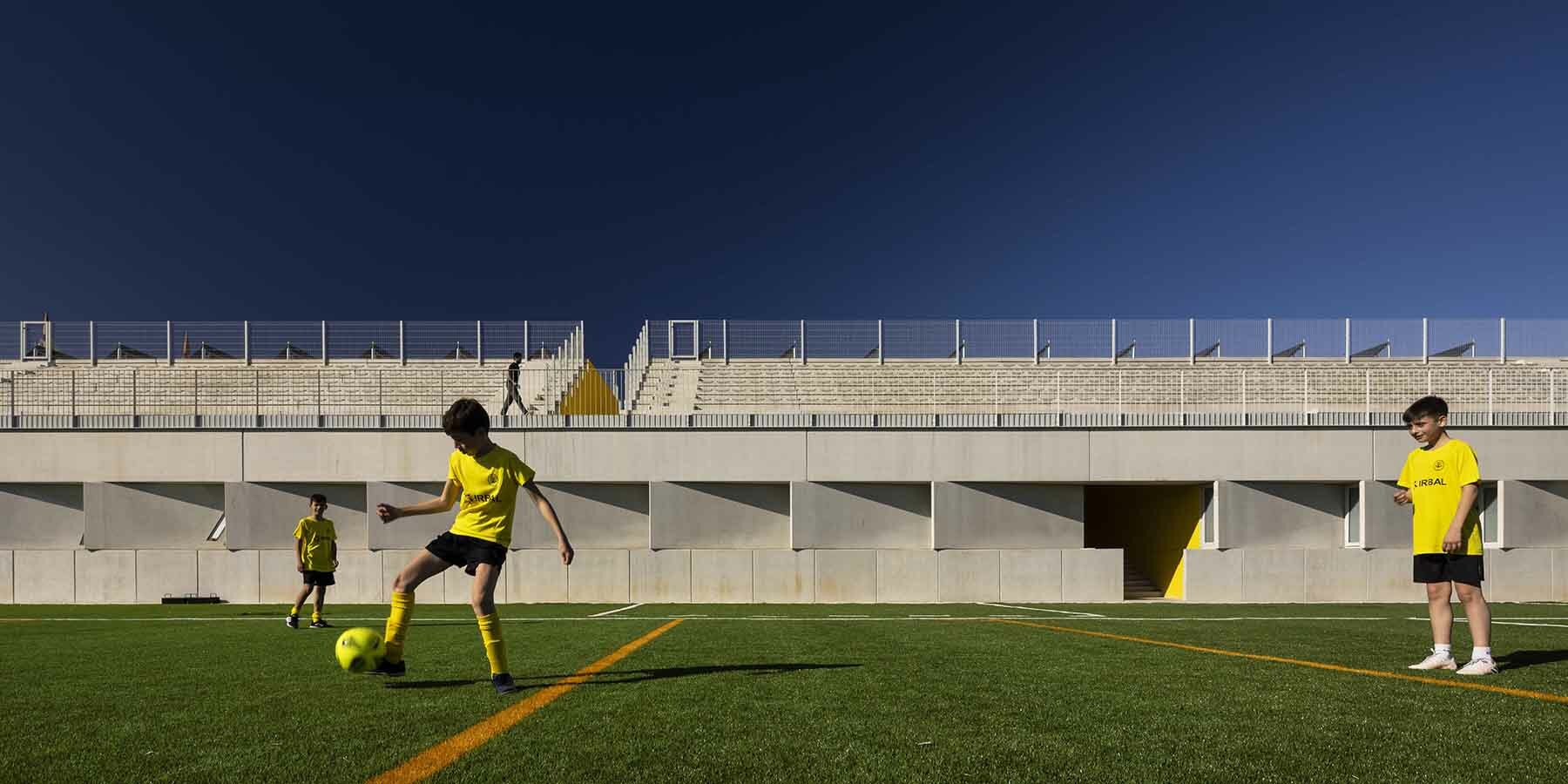 grandstand-building-aviero-designboom-10