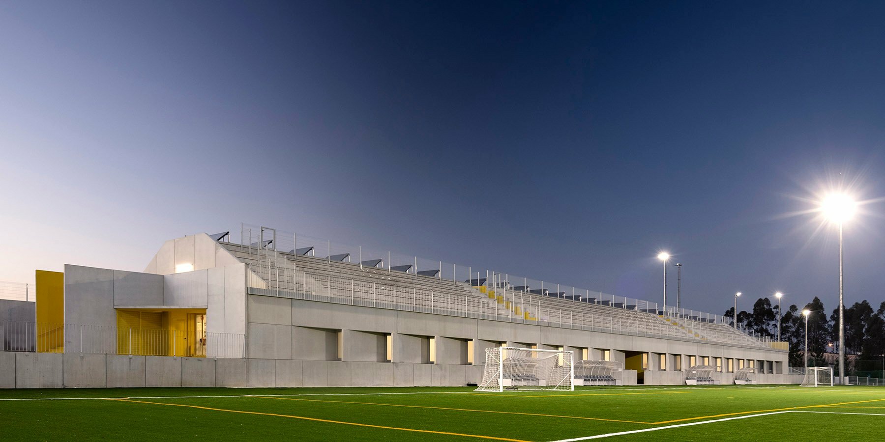 grandstand-building-aviero-designboom-12