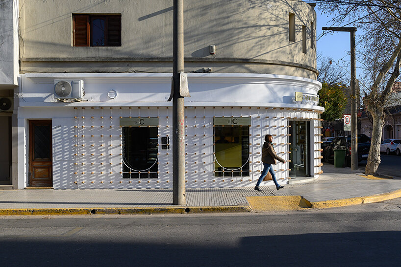 EFEEME arquitectos uplifts bakery façade in argentina with smooth iron and wooden props