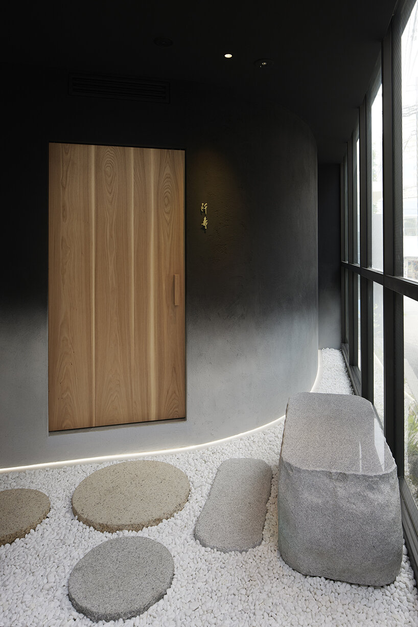 black-ink walls and dim lighting engulf this members-only sushi restaurant in tokyo