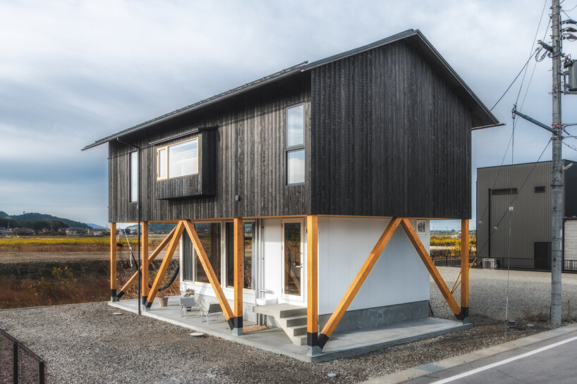 ushijima architects designs japanese house to 'float like a boat as its surroundings change'