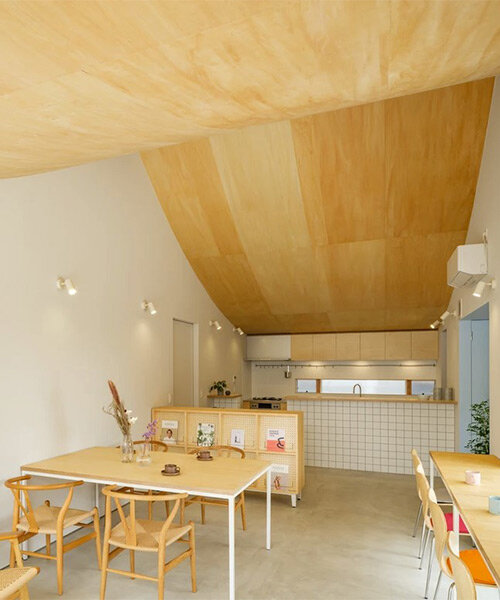 vaulted ceiling drapes over peaceful house + café by mikaduki architects in japan