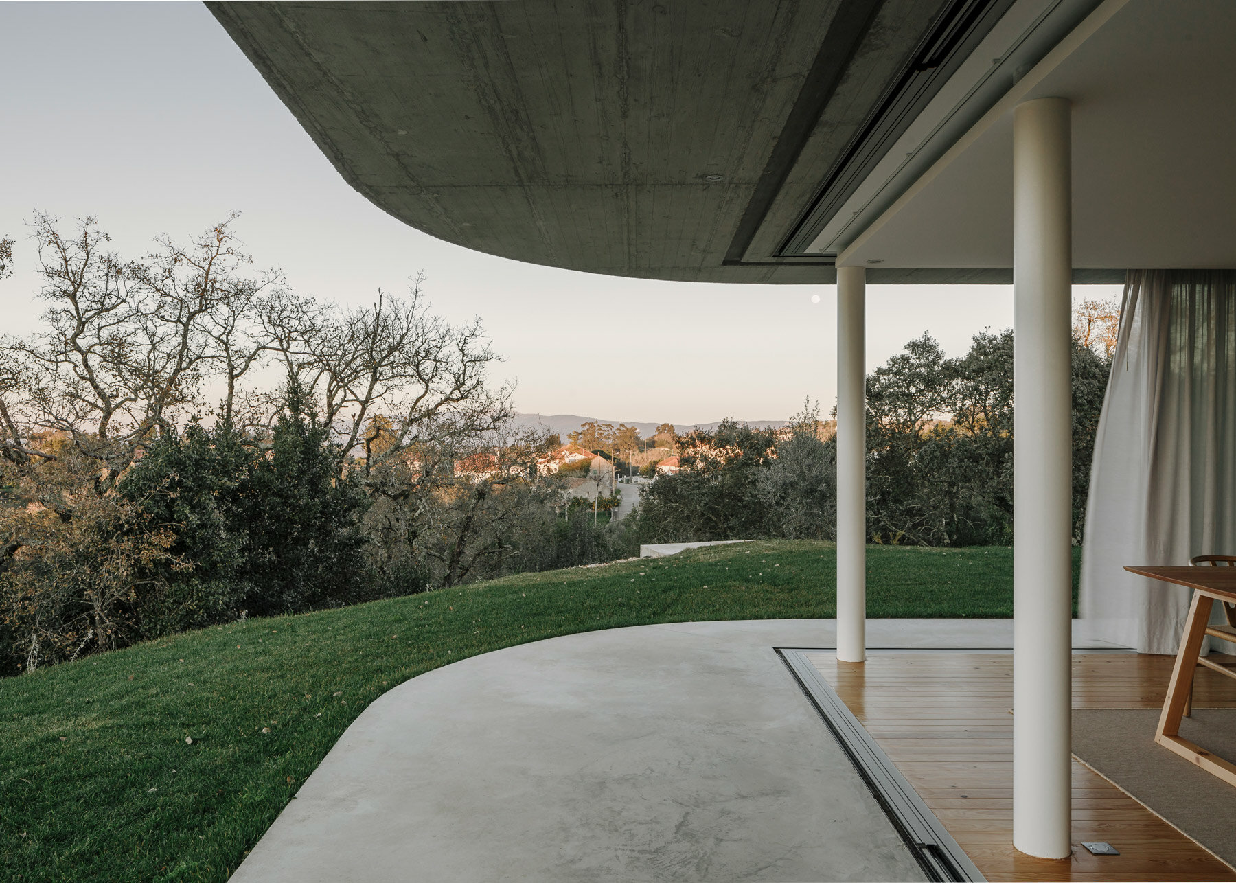 bruno-lucas-casa-chouso-portugal-designboom-18002