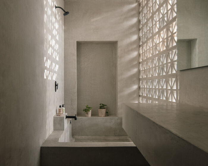 recoveco sculpts 'casa coral' as a permeable, monolithic dwelling in mexico