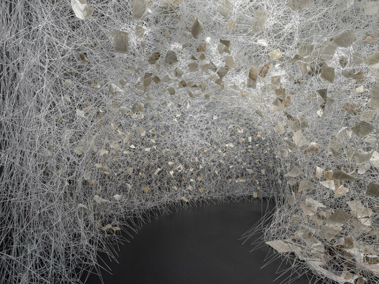 chiharu shiota weaves immersive webs through NY galerie templon