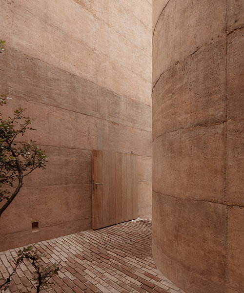 GOMA embraces earthen-tinted concrete with modern mexican 'casa tejocote'