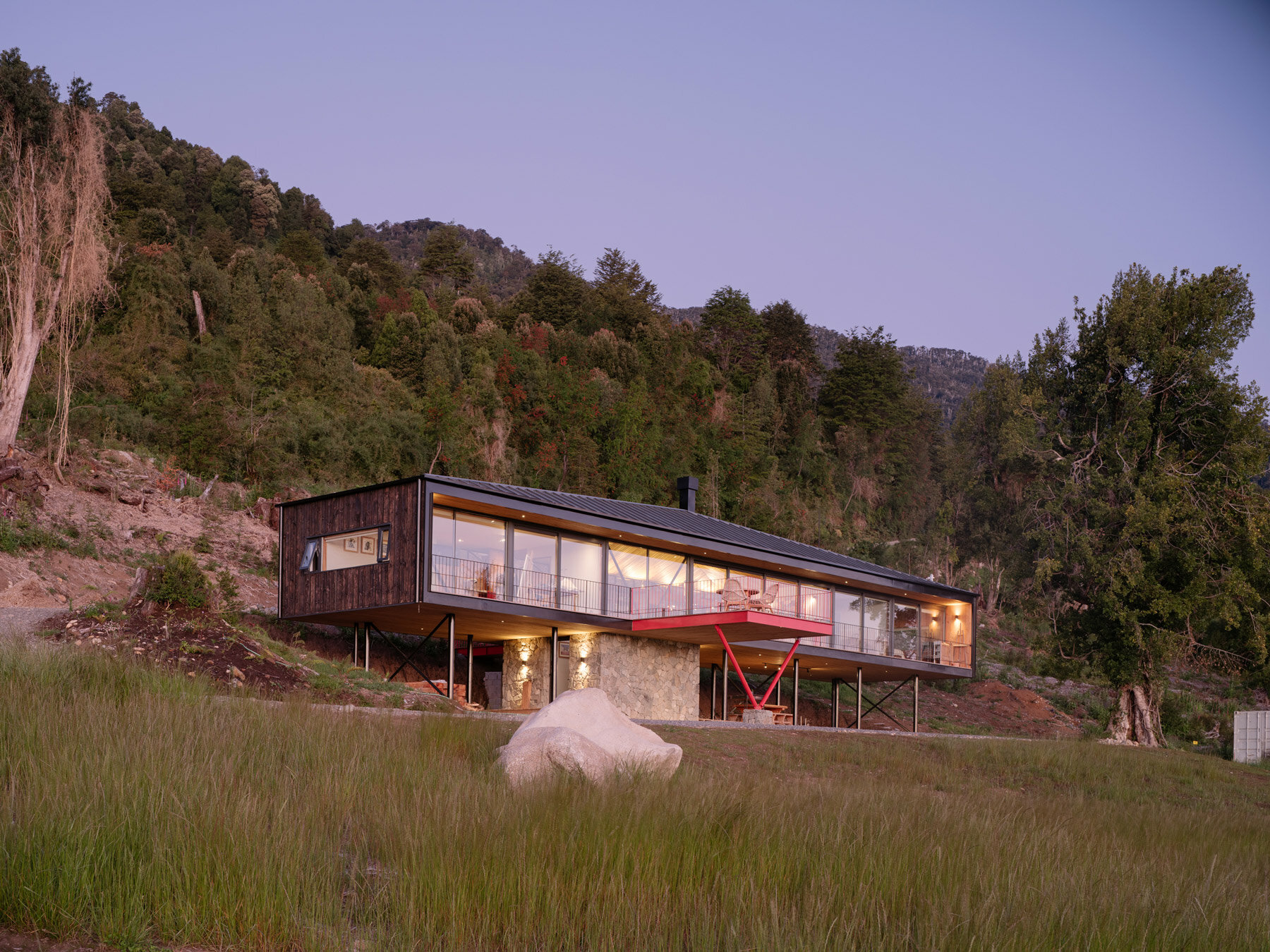 hebra-arquitectos-la-empastada-house-chile-designboom-31800