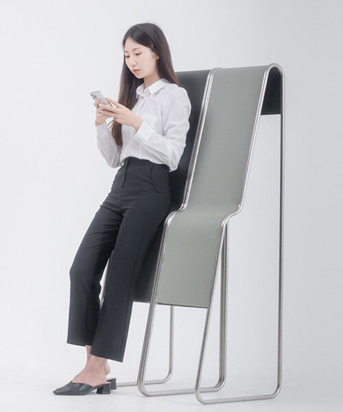 'lean on' seat gives moments of rest between sitting and standing