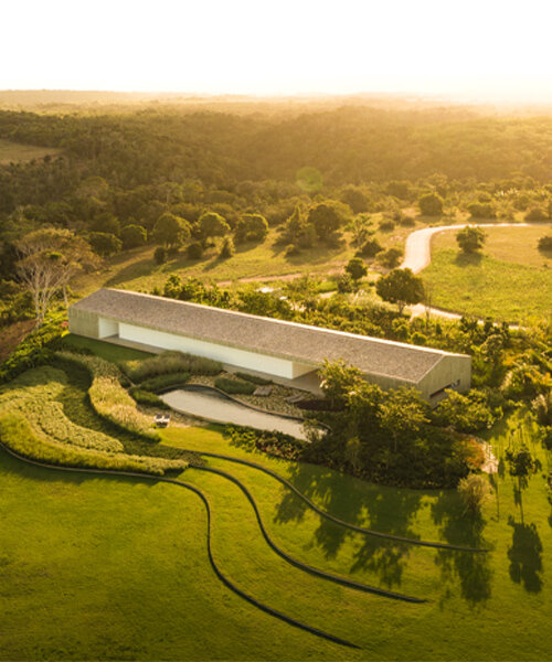 'casa vista' by studio MK27 extends dramatically across northeast brazil's coastal landscape