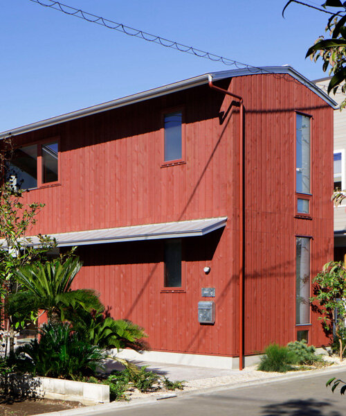 CASE-REAL tops deep red wood-clad house in tokyo with a silver roof