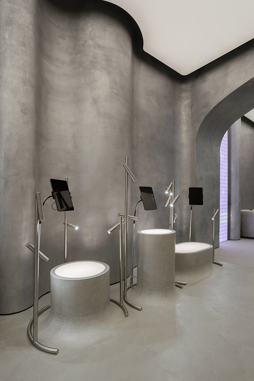 curving walls & interactive fitting rooms define this digital showroom by balbek bureau
