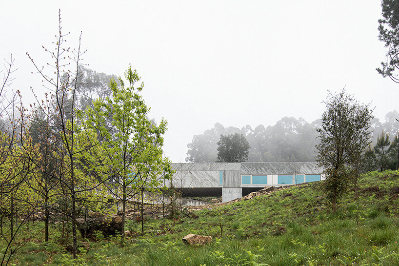 'tâmega' is a sculptural concrete home stretching horizontally across rugged land in portugal