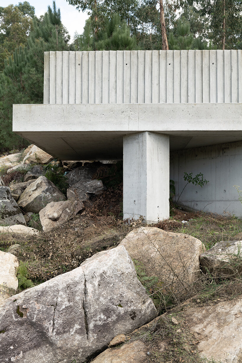 'tâmega' is a sculptural concrete home stretching horizontally across rugged land in portugal