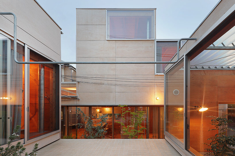UNEMORI ARCHITECTS connects two family houses with lush garden alley in tokyo